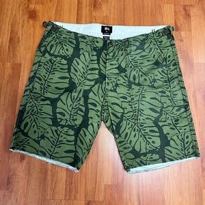 STUSSY CAMO SHORTS GREEN MILITARY SIZE 34